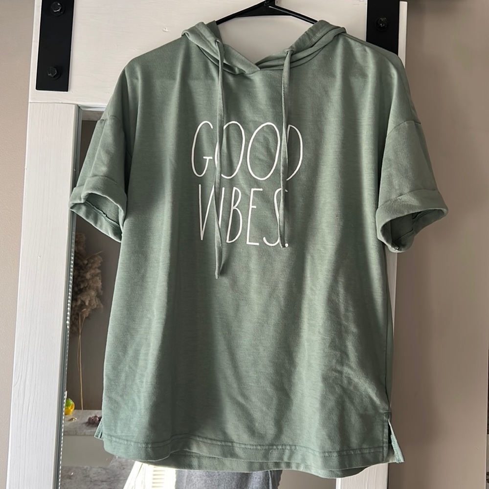 Short sleeve hoodie